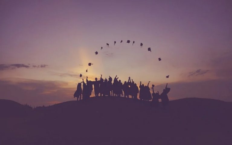 graduates throwing caps