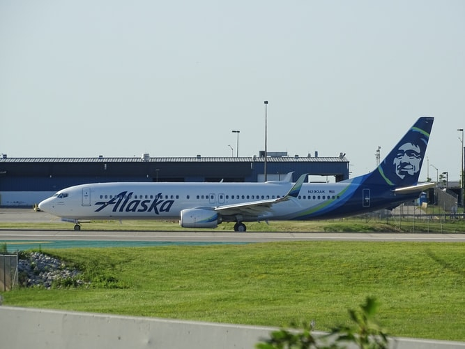 Alaska Airlines plane