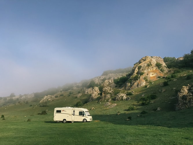 RV travel near the mountains